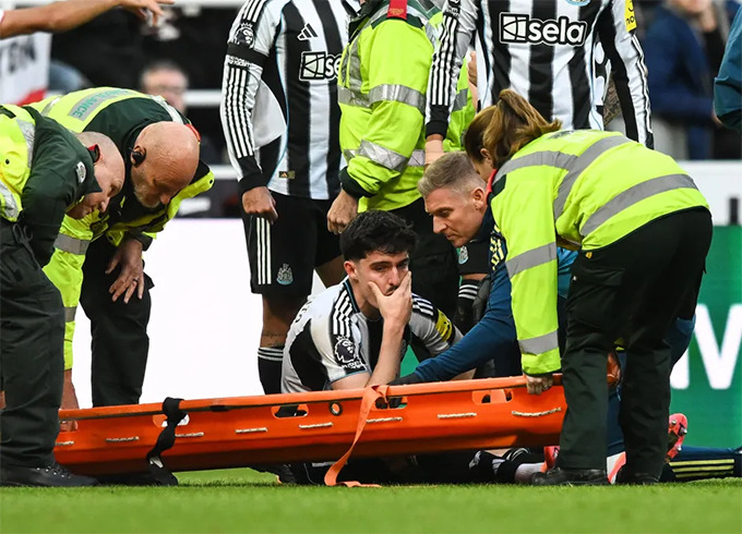 Tino Livramento dính chấn thương và phải nghỉ thi đấu 8 tuần