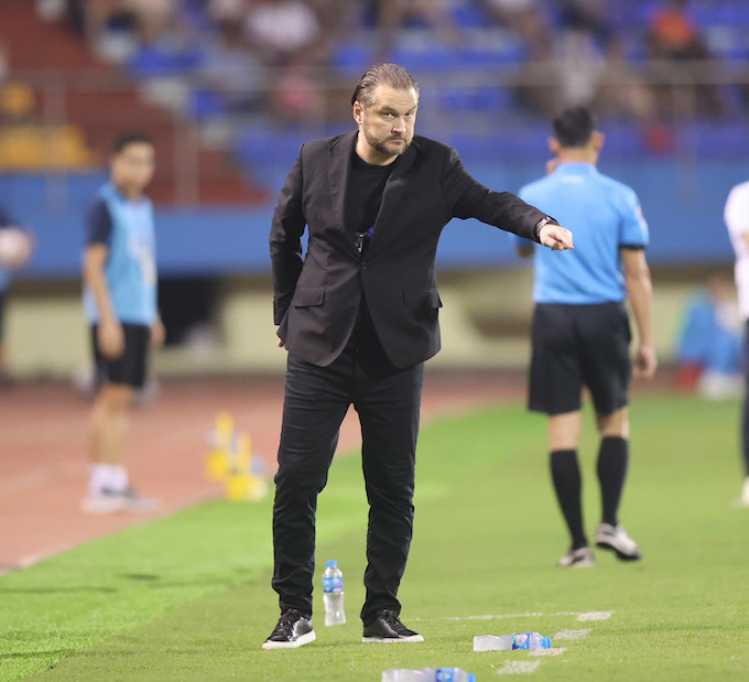 HLV Popov đã chỉ ra đâu là thủ môn số 1 Việt Nam. Ảnh: Đức Cường