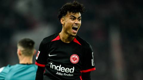  Frankfurt vs Bayern: Nathaniel Brown được tưởng thưởng