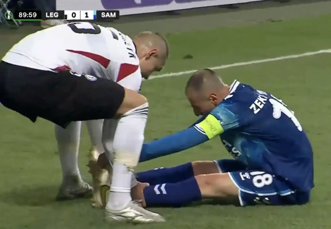 Jedrzejczyk lao tới chỗ Yavru