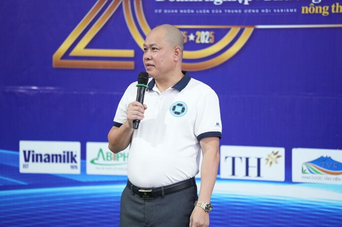 NB Nguyễn Nam Thắng - TBT Tạp chí doanh nghiệp và thương hiệu nông thôn phát biểu khai mạc giải đấu