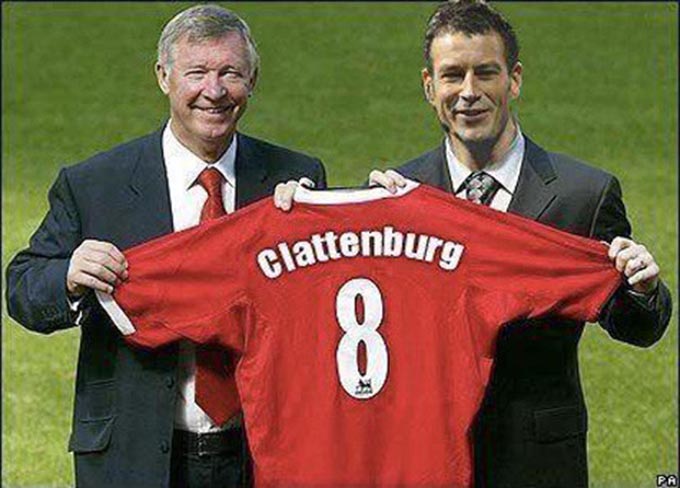 Ảnh fan Chelsea chế về "tân binh" Mark Clattenburg của MU