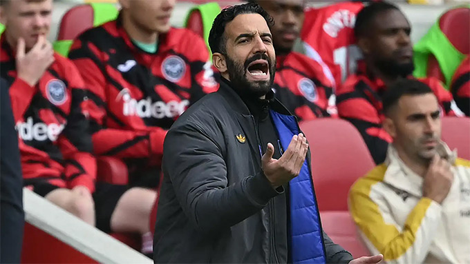 HLV Amorim thừa nhận không lắng nghe những lời chỉ trích