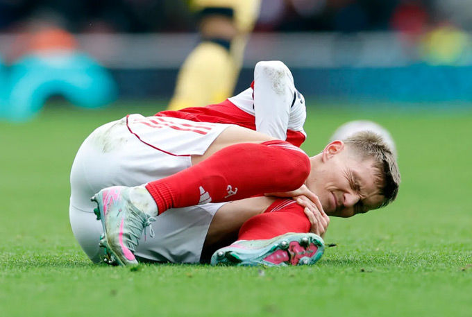 Odegaard lại dính chấn thương đầu gối