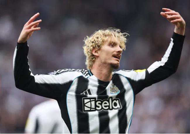 Woltemade ngốn của Newcastle số tiền 69 triệu bảng