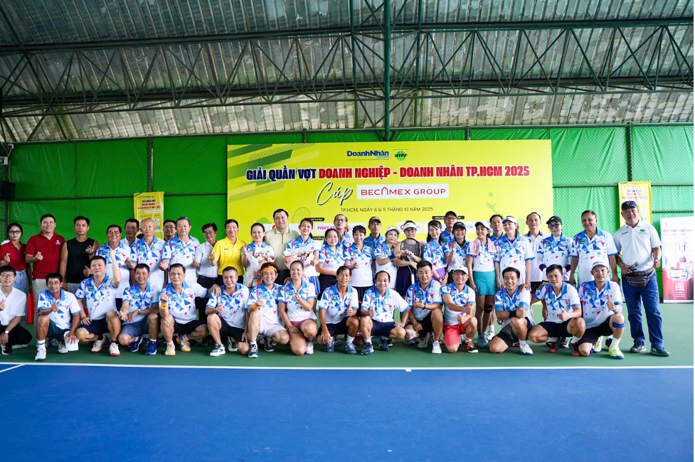 Giải Quần vợt Doanh nghiệp - Doanh nhân TP Hồ Chí Minh 2025 cũng diễn ra sôi nổi trong sáng nay