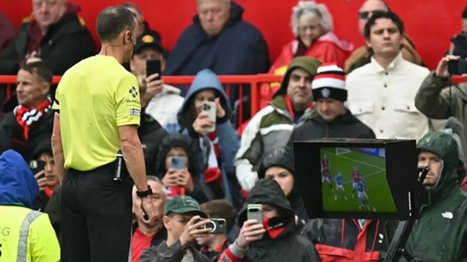 MU thoát phạt đền trước Sunderland