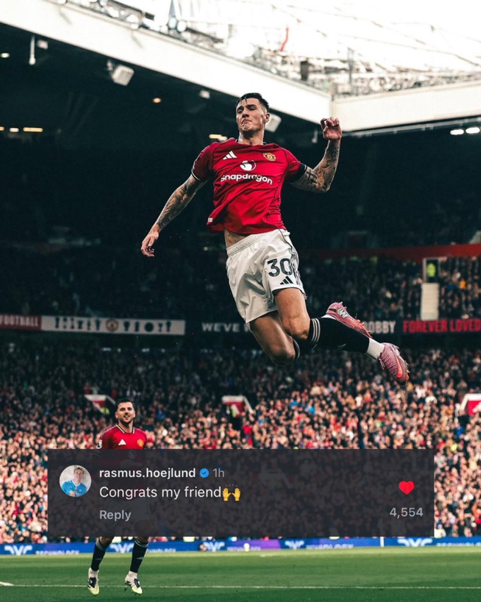 Hojlund chúc mừng Sesko