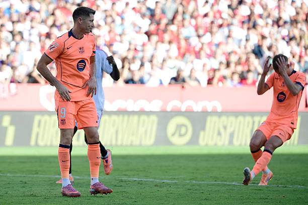 Lewandowski đá hỏng 11m