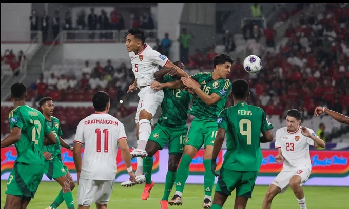 Indonesia (áo trắng) đối mặt với thử thách lớn mang tên Saudi Arabia