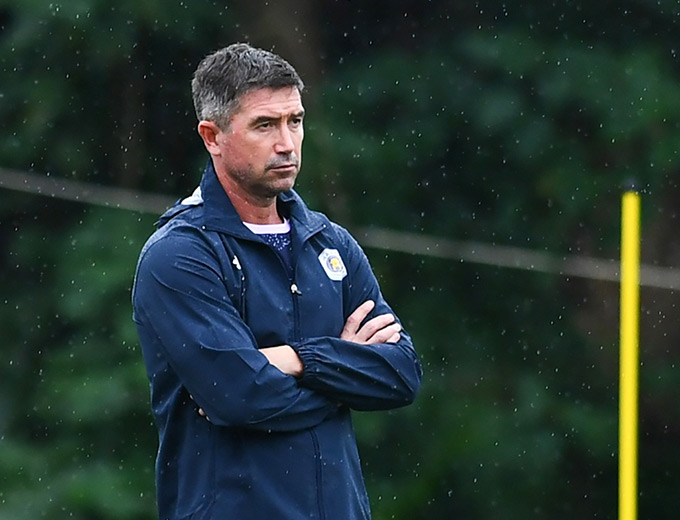 Harry Kewell đánh giá sự chăm chỉ của cầu thủ Việt Nam - Ảnh: Hà Nội FC