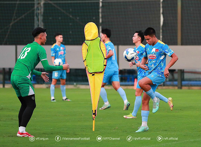 Trần Thành Trung háo hức tập luyện cùng U23 Việt Nam - Ảnh: VFF