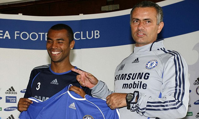 Cole cuối cùng cũng chuyển sang khoác áo Chelsea