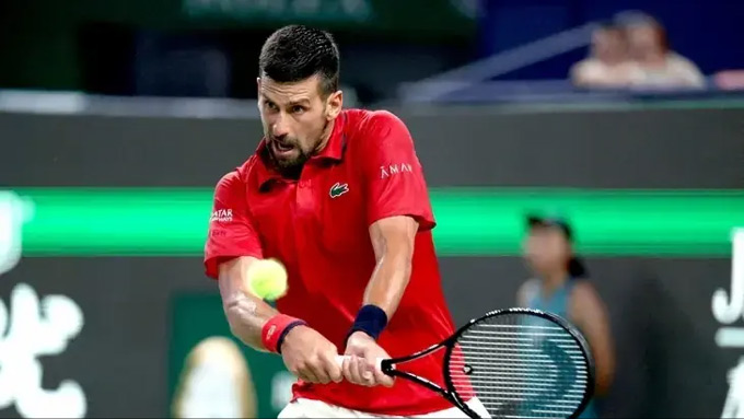 Djokovic vượt qua áp lực, đánh bại Hanfmann tại Thượng Hải