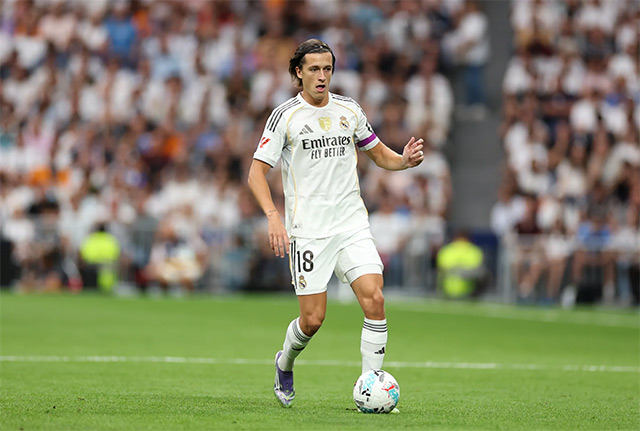 Carreras mới được Real mua về từ Benfica với giá 50 triệu euro. Độ