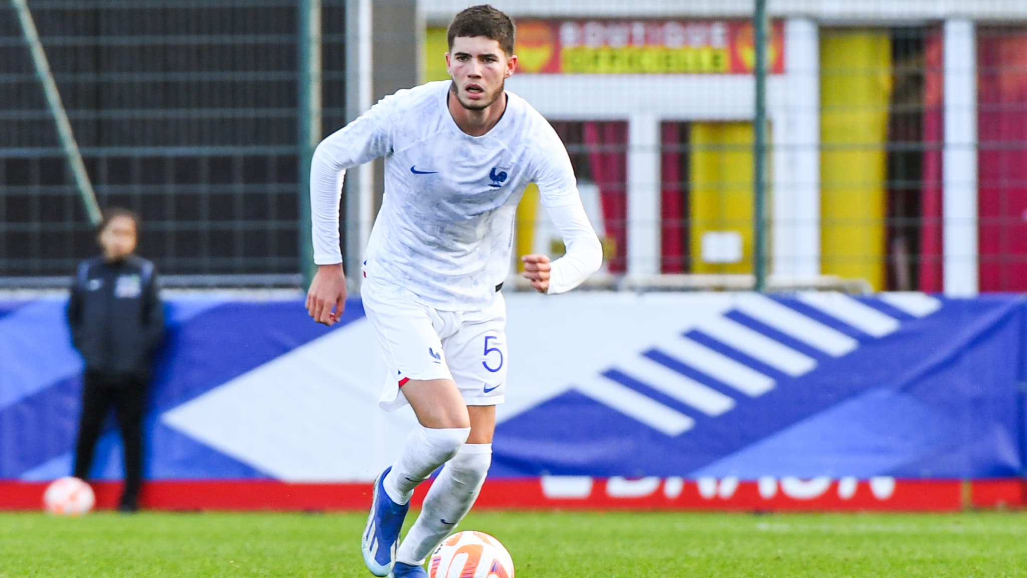 Elyaz hiện đang chơi cho đội hai của Real Betis sau khi trưởng thành từ lò đào tạo La Fabrica của Real Madrid