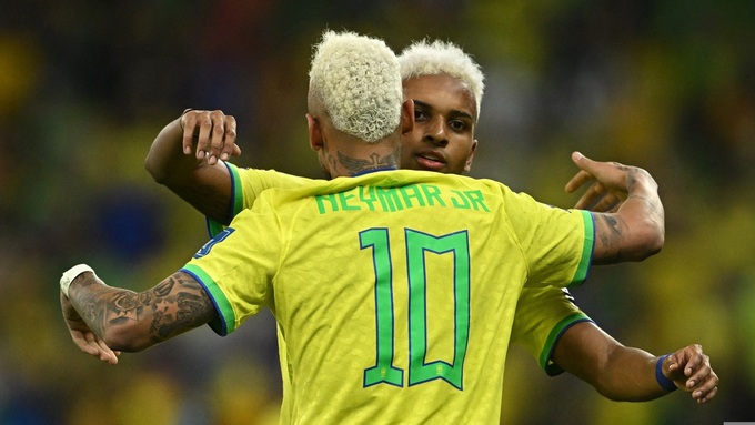 Tiền đạo của Real Madrid anh chỉ "mặc tạm" áo số 10 của Neymar.