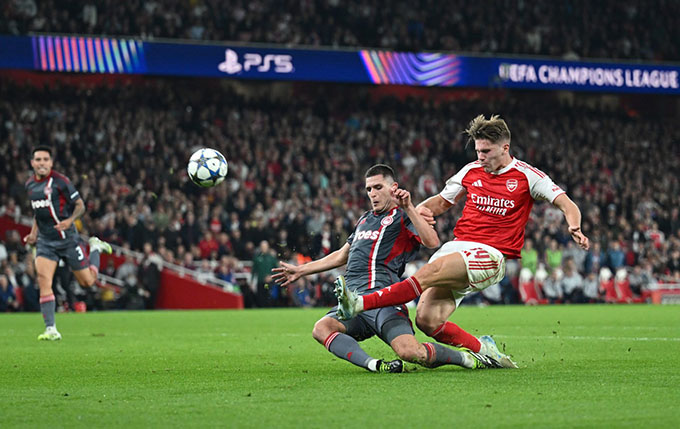 Gyokeres trong trận đấu với Olympiakos ở Champions League