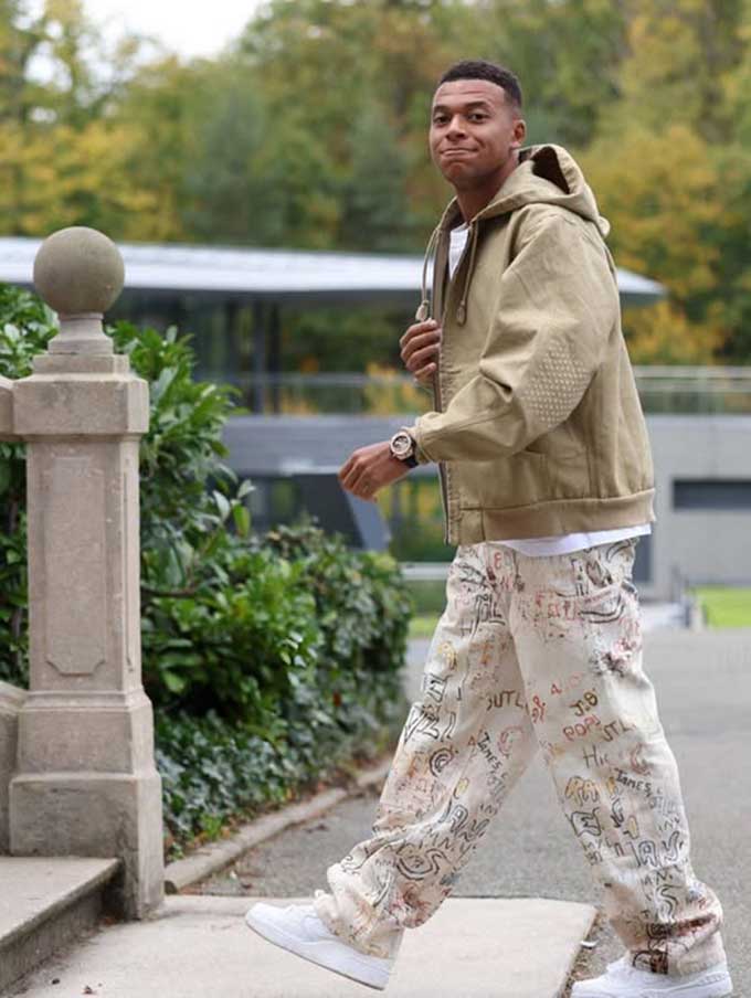 Mbappe có mặt tại CLairefontaine và đang được chăm sóc đặc biệt