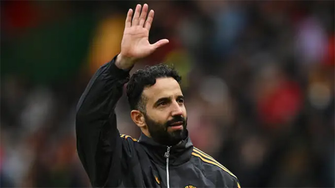 HLV Amorim vừa giúp MU giành chiến thắng 2-0 trước Sunderland