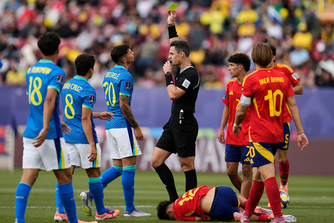 U20 Brazil (áo xanh) vừa bị loại ngay ở vòng bảng giải U20 thế giới 2025