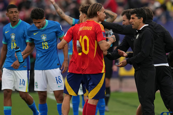 Các sao trẻ của "Tiểu Selecao" cúi đầu sau trận thua U20 Tây Ban Nha 0-1