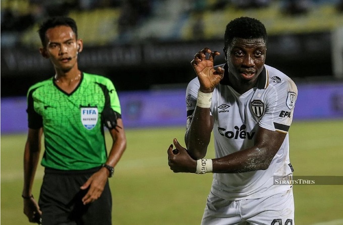 Mantah chơi bóng ở Malaysia từ năm 2020 