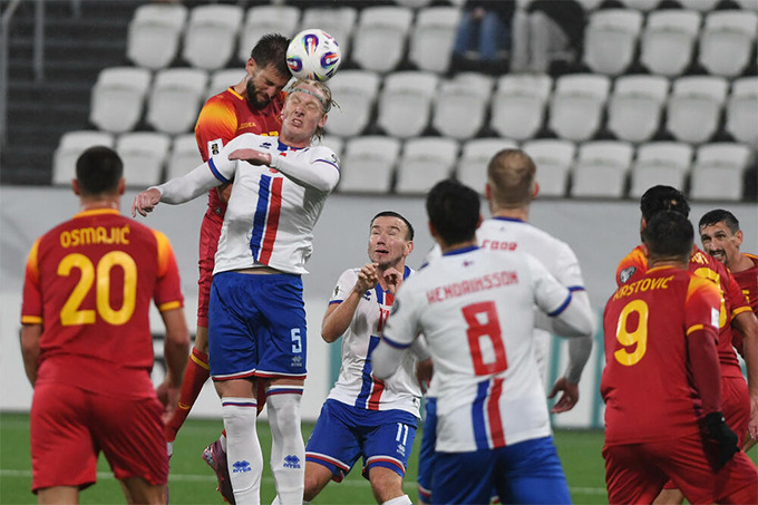 Đảo Faroe (áo trắng) đánh bại Montengro đầy thuyết phục