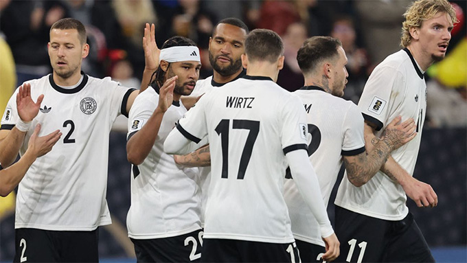 Đức có chiến thắng dễ dàng để vươn lên dẫn đầu BXH