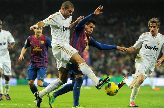 Bầu không khí căng thẳng của trận El Clasico tại Camp Nou