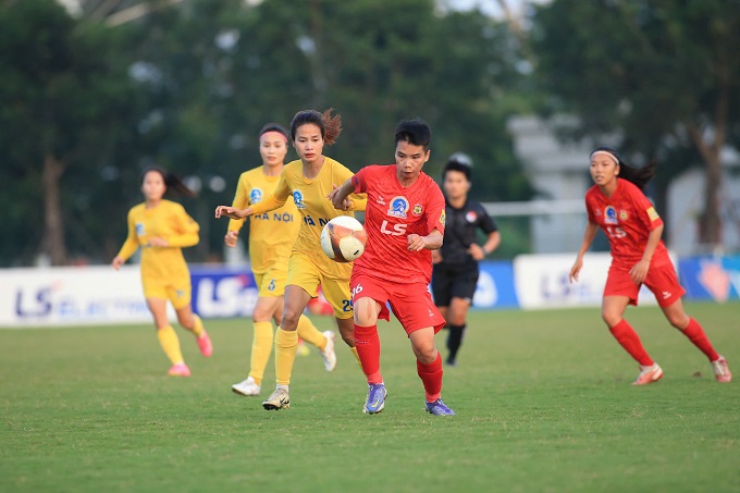 Hà Nội (vàng) và TP.HCM I (đỏ) sẽ tranh chức vô địch. Ảnh: Phan Tùng