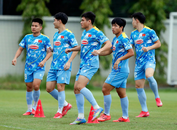 Trung vệ Bùi Tiến Dũng không thể có mặt cùng các đồng đội. Ảnh: Anh Khoa