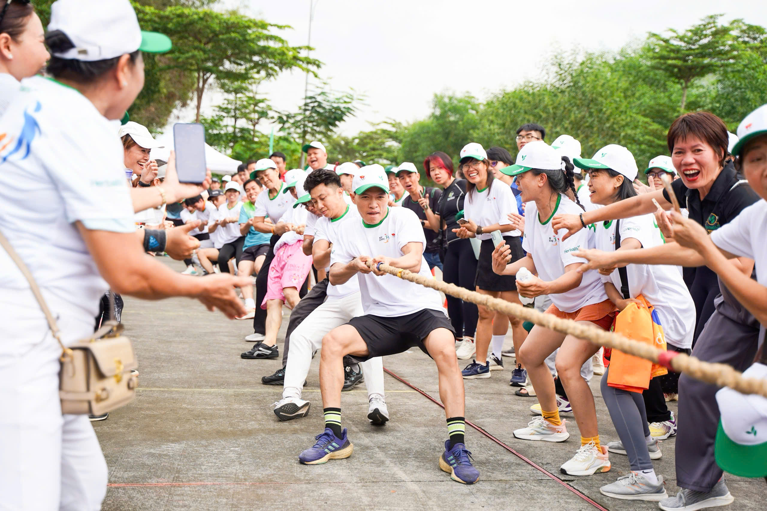 Các VĐV hào hứng tranh T tại Hội thao