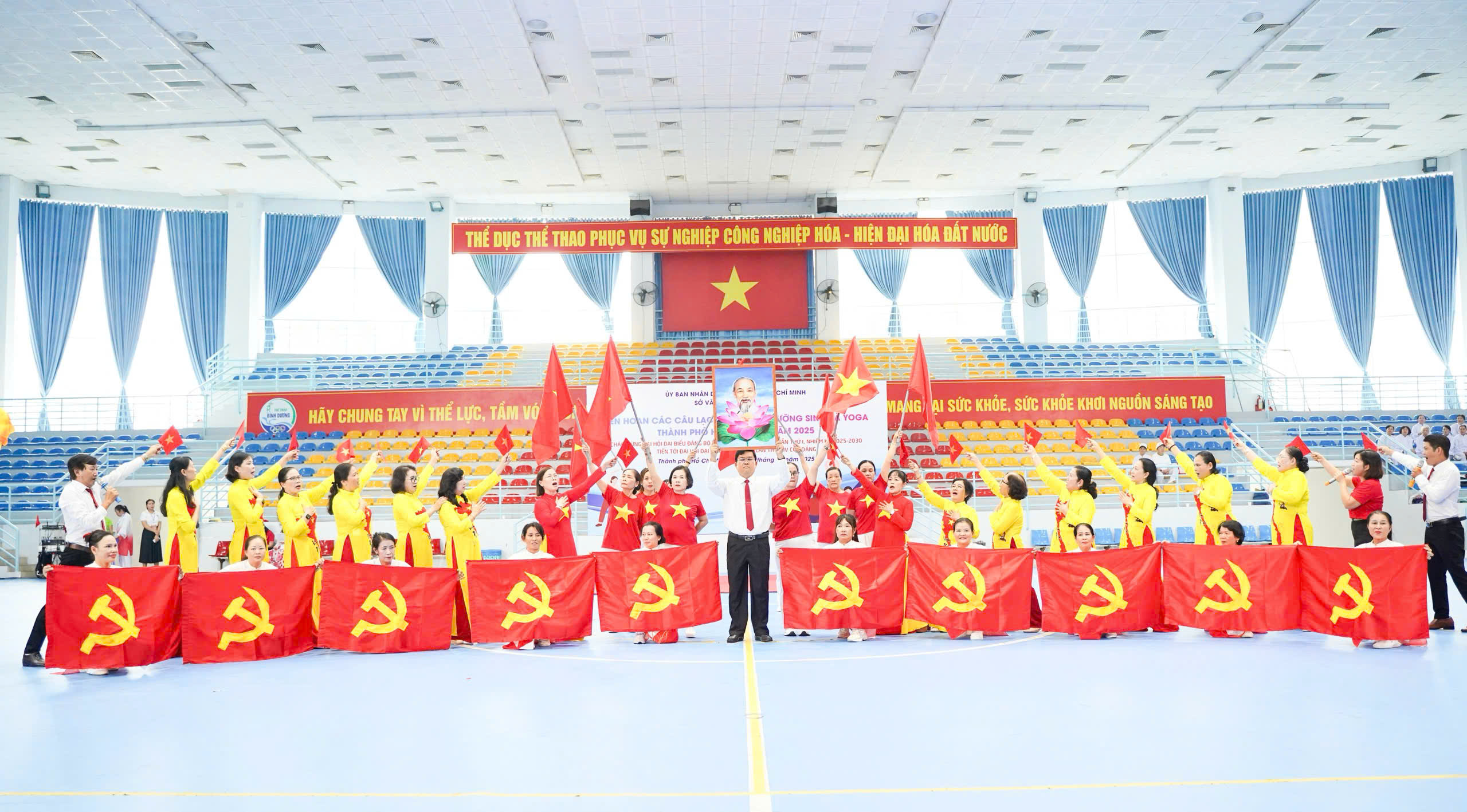 Tiết mục biểu diễn ấn tượng của phường Thủ Dầu Một tại Hội thao chào mừng Đại hội đại biểu Đảng bộ Thành phố Hồ Chí Minh lần thứ I, nhiệm kỳ 2025-2030