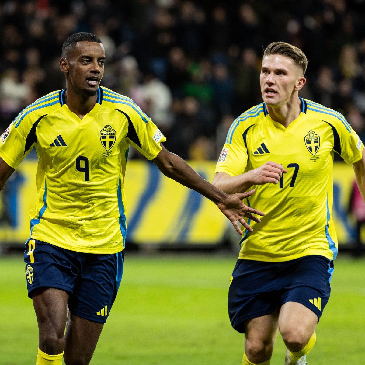 Bao giờ CĐV mới được nhìn thấy cặp đôi này ghi bàn và ăn mừng?