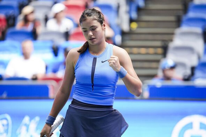Raducanu phải bỏ cuộc giữa chừng ở vòng một Wuhan Open 2025