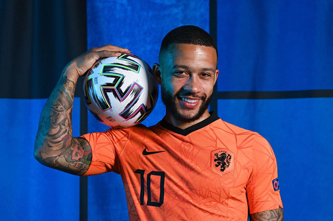 Depay có phong độ chói sáng