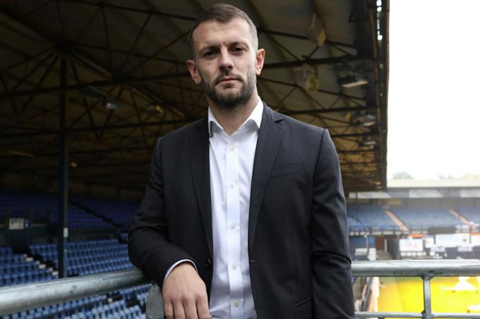 Wilshere ngồi vào ghế nóng tại Luton