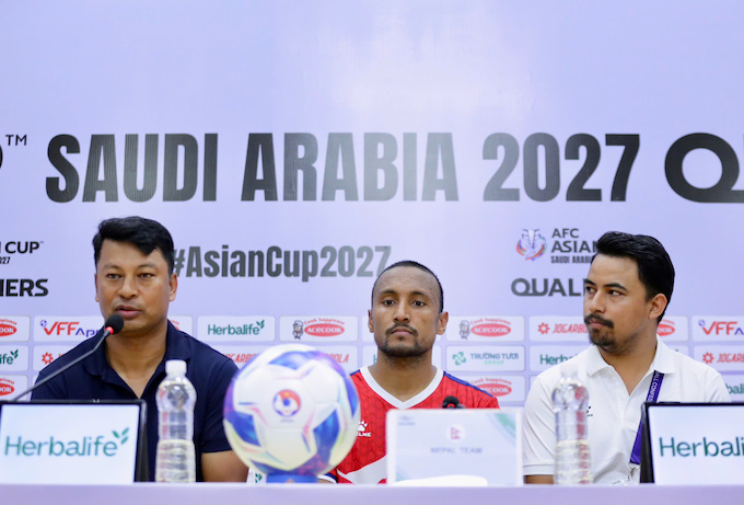 ĐT Newpal trả lời họp báo. Ảnh: Anh KHoa 