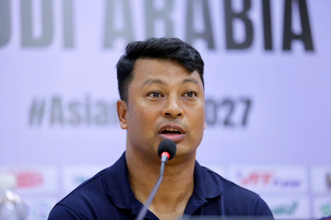 Trợ lý của đội tuyển Nepal. Ảnh: Anh Khoa 