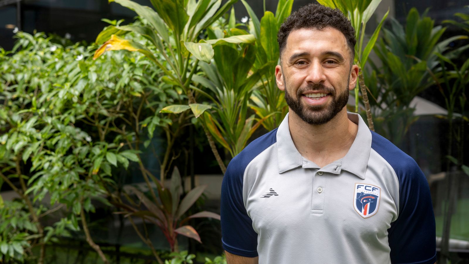 Lopes sinh ra và lớn lên ở Dublin, có mẹ là người Ireland và cha là người Cape Verde