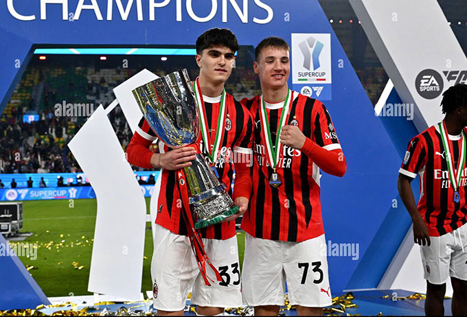 Davide Bartesaghi và Francesco Camarda là 2 T năng trẻ sáng giá nhất của Milan hiện tại