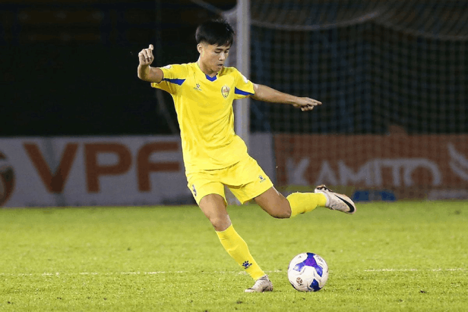 Phan Thanh Hậu là đại diện Việt Nam đầu tiên được The Guardian bình chọn năm 2014.