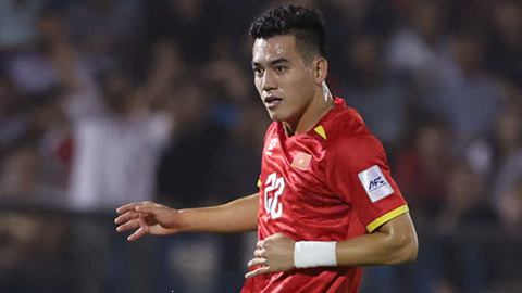  Vì sao HLV Kim Sang Sik phải thay Hoàng Đức?