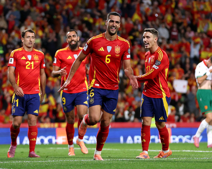 Merino lập cú đúp đánh đầu