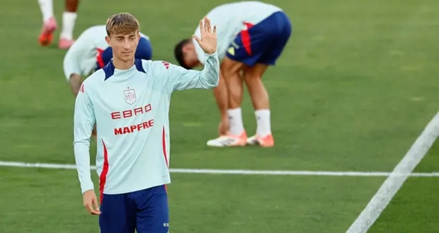 Huijsen cũng đã phải rời trại huấn luyện của ĐTQG sau khi các xét nghiệm y tế xác nhận chấn thương