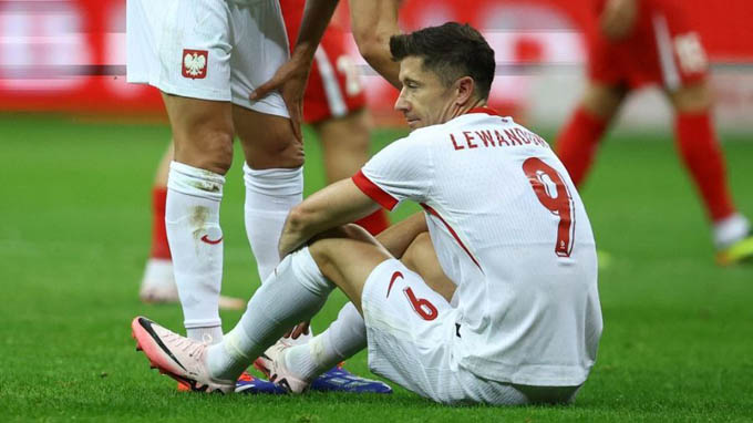 Lewandowski dính chấn thương trong chuyến làm khách của ĐT Ba Lan trước Lithuania