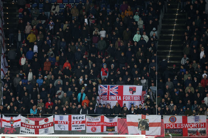 CĐV Anh liên tục hát to trêu ngươi Tuchel