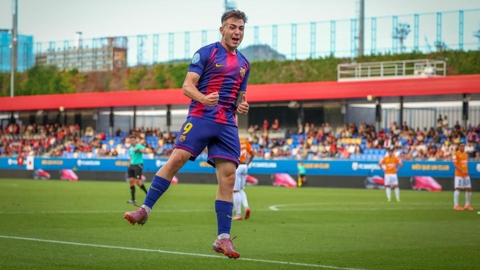Cầu thủ 21 tuổi này đang bùng nổ trong màu áo Barca B với 5 bàn thắng và 1 đường kiến tạo trong 6 trận đấu.