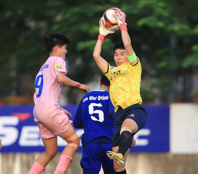 Kim Thanh đang là một lá chắn thép của khung thành Thái Nguyên T&T. Ảnh: Phan Tùng